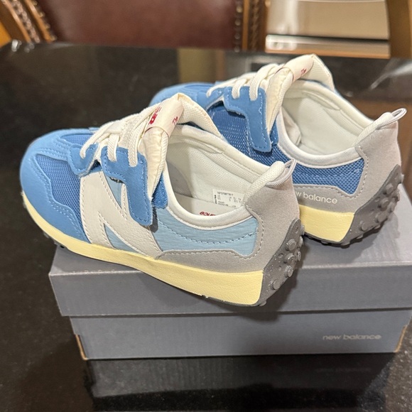 New Balance Kids' Sneakers in Blue and Cream toddler 9.5 - Picture 7 of 11